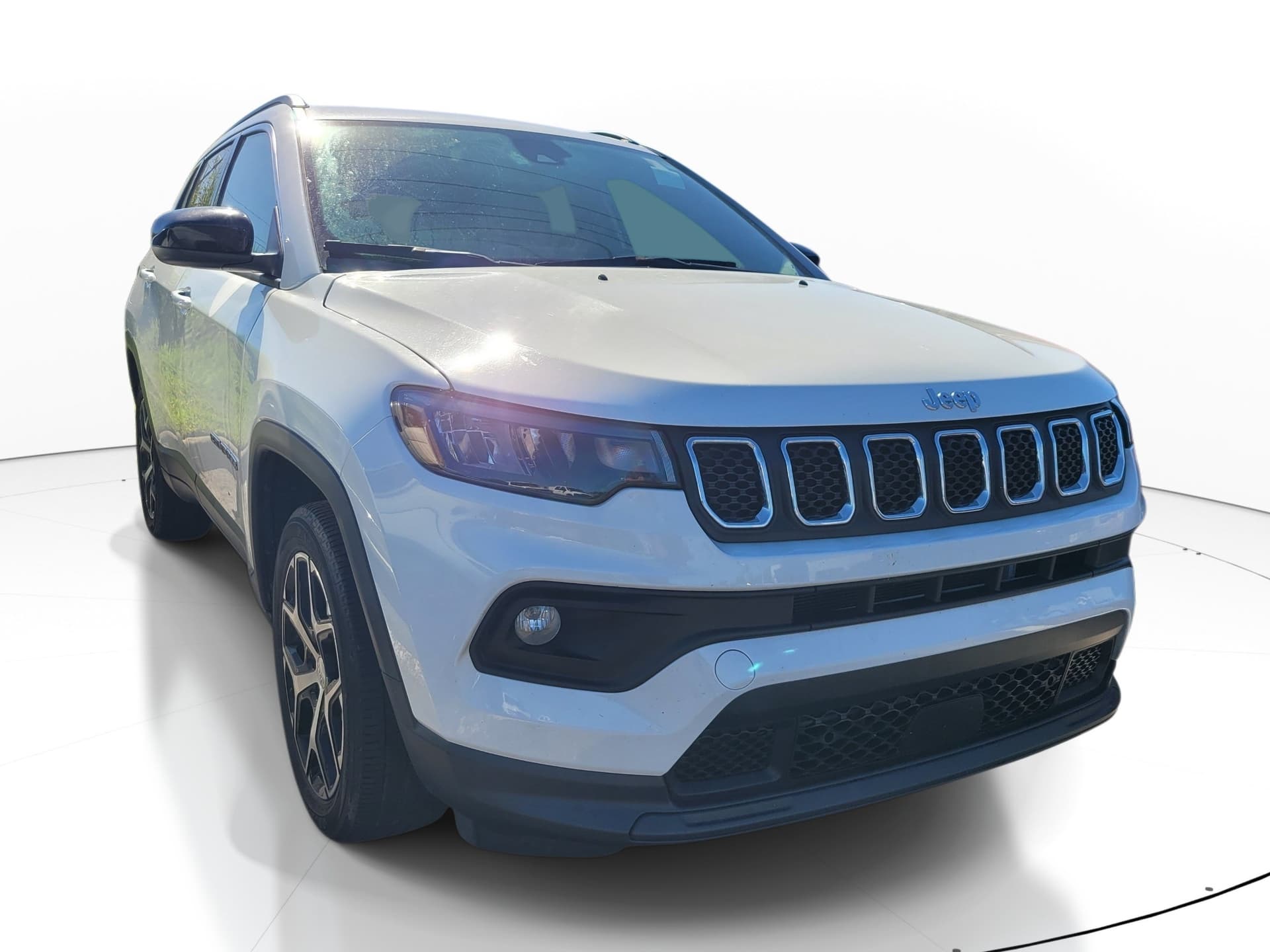 2024 Jeep Compass Latitude — photo 1 of 10