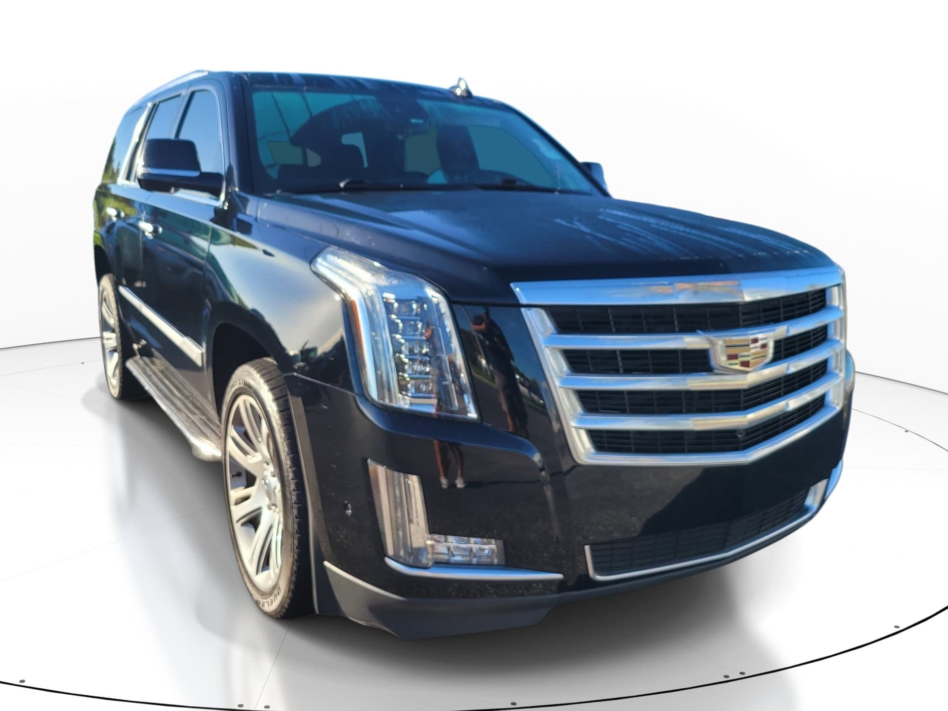 2020 Cadillac Escalade Luxury — photo 1 of 10