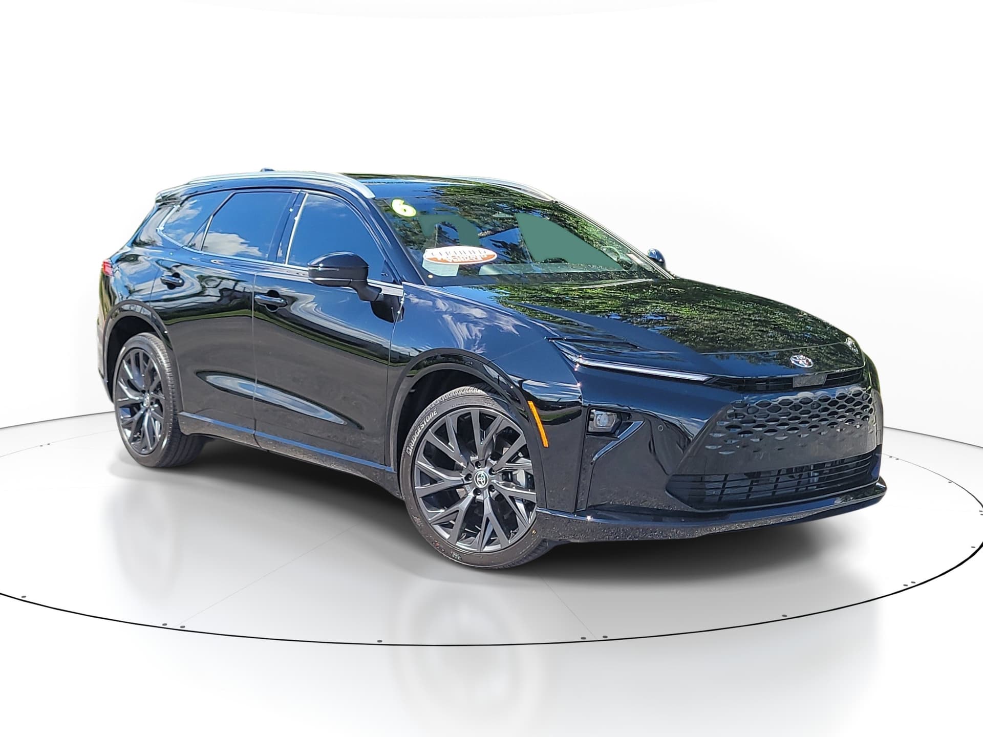 2026 Toyota Crown Signia XLE — photo 1 of 34