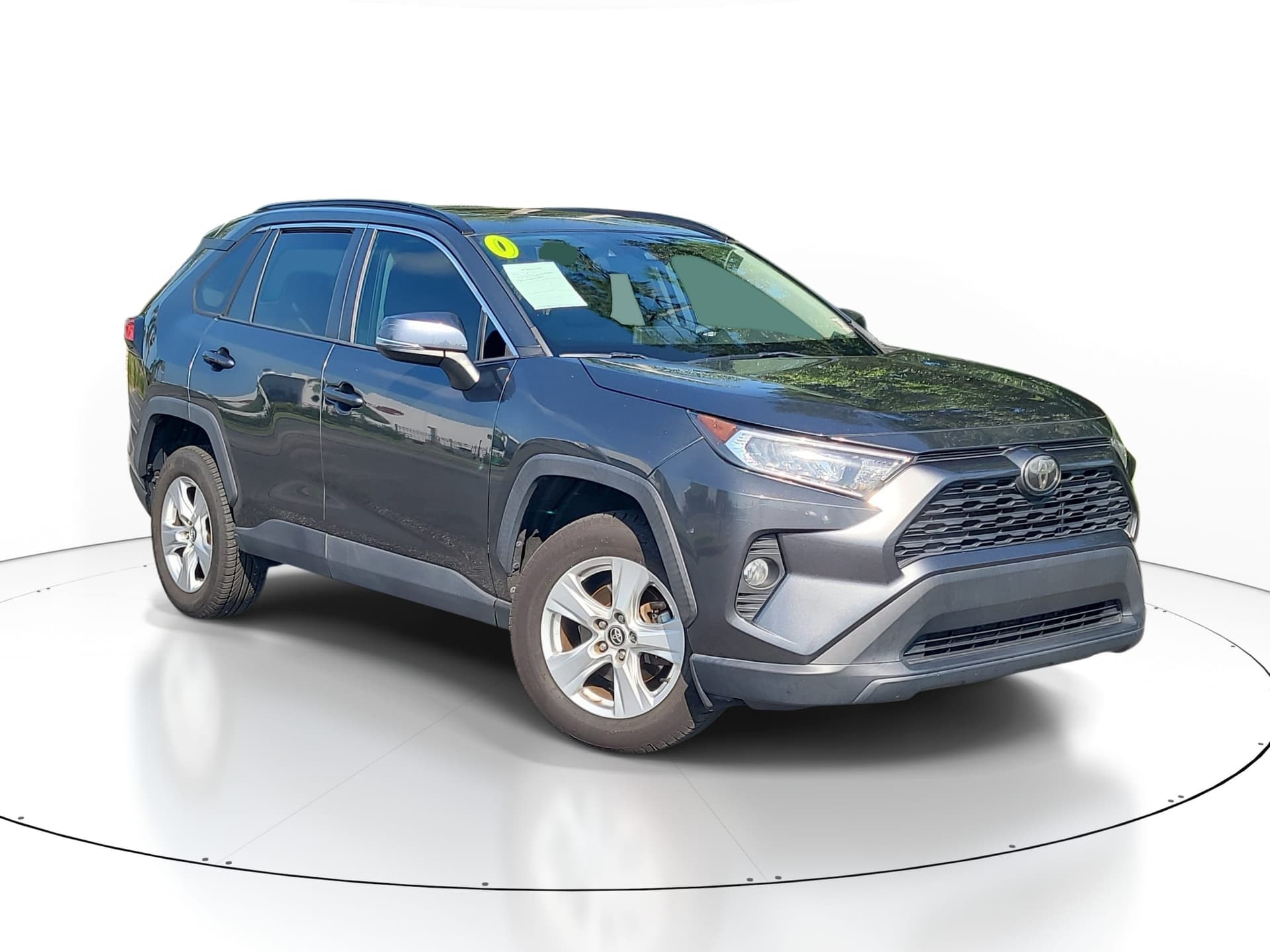 2020 Toyota RAV4 XLE — photo 1 of 31