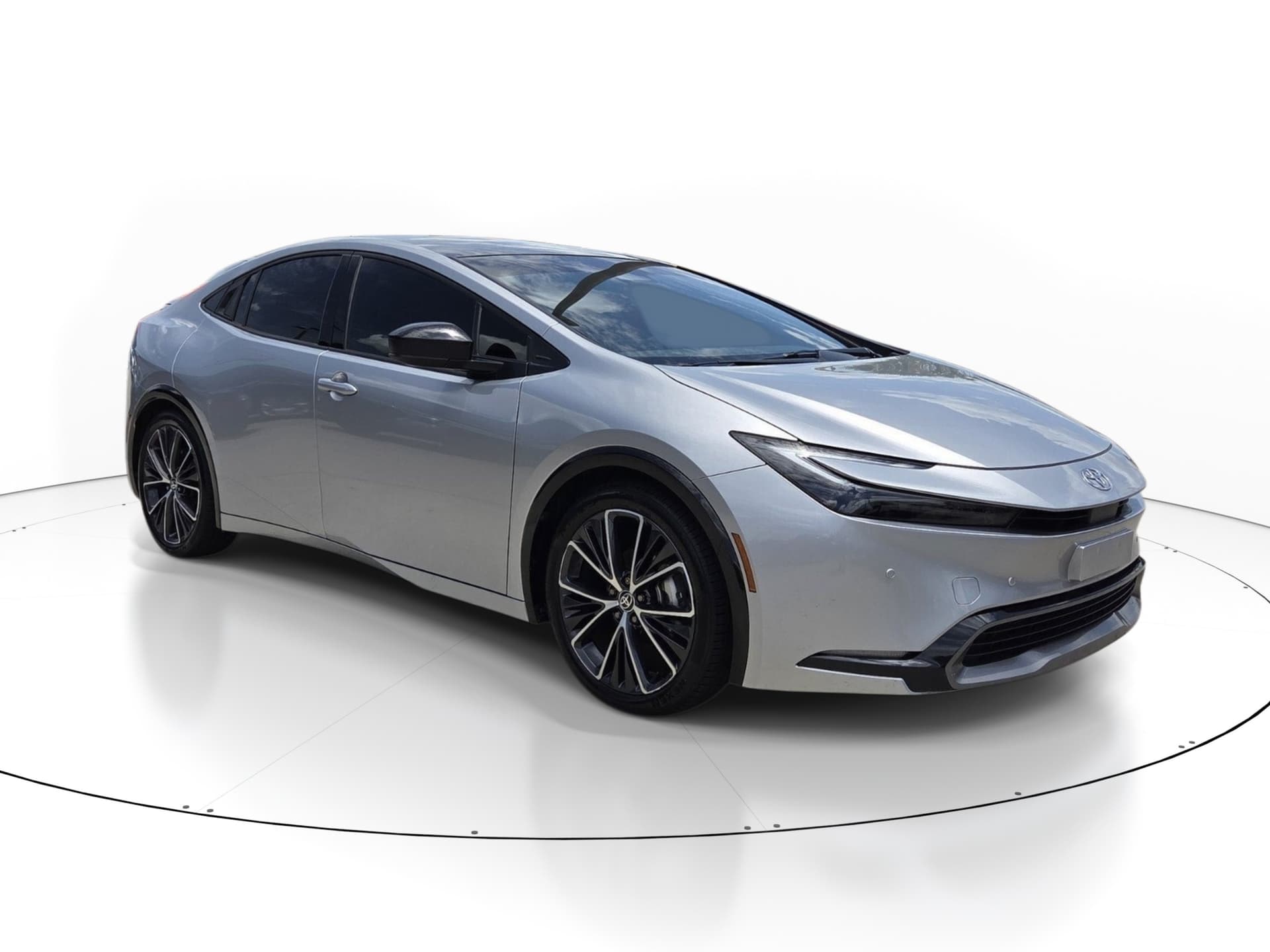 2025 Toyota Prius LE — photo 1 of 28