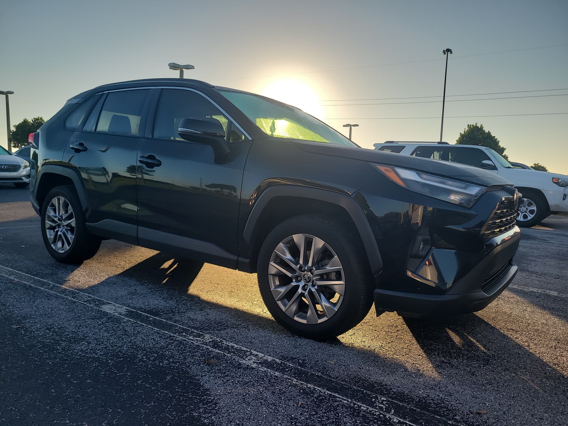 2022 Toyota RAV4 XLE Premium — photo 1 of 11