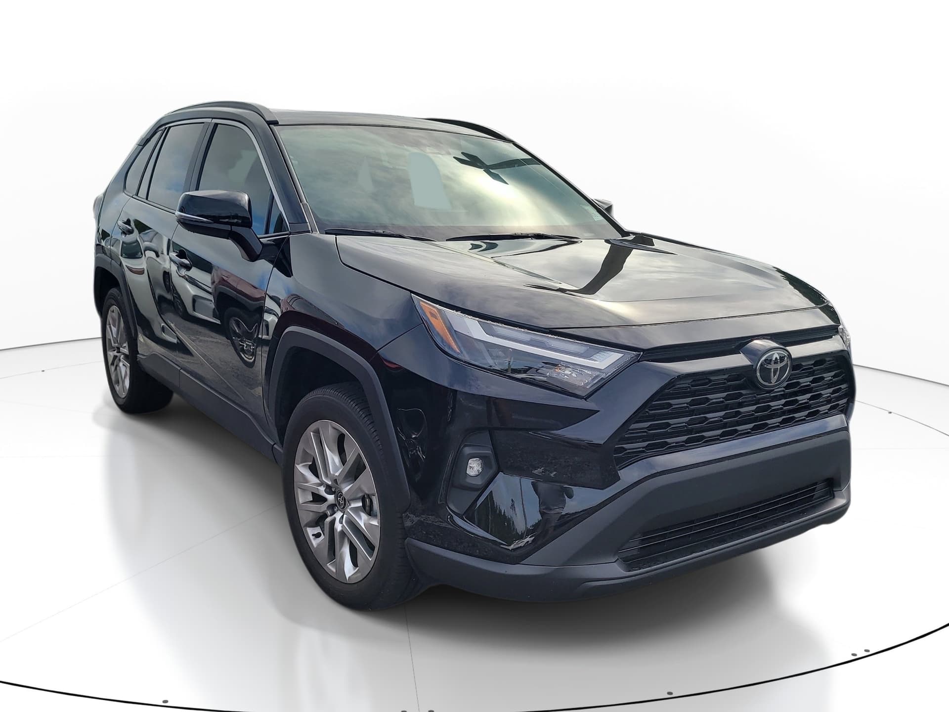 2025 Toyota RAV4 XLE Premium — photo 1 of 10