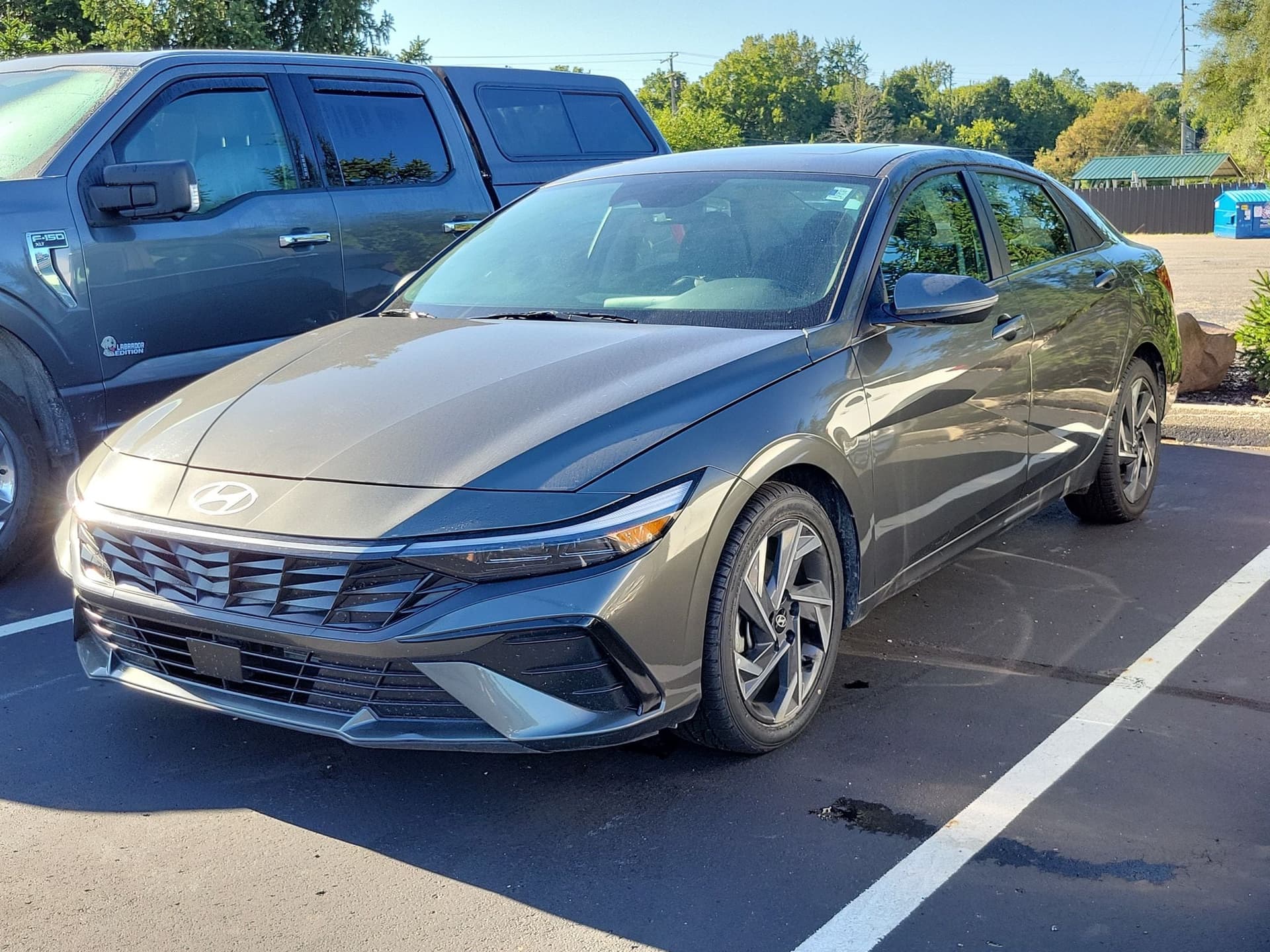2025 Hyundai Elantra Limited — photo 1 of 4