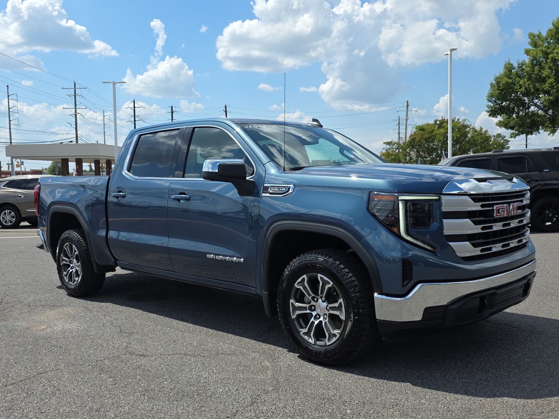 2024 GMC Sierra 1500 SLE — photo 1 of 25