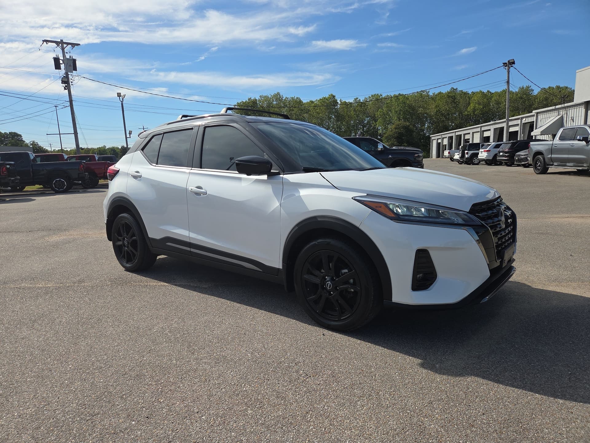 2024 Nissan Kicks SR — photo 1 of 25