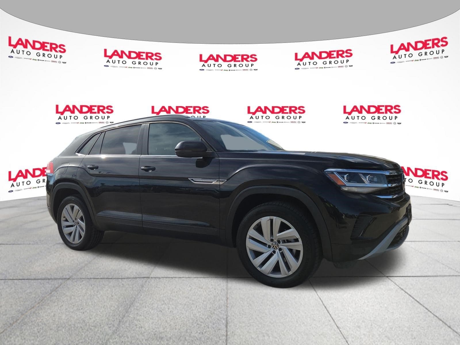 2022 Volkswagen Atlas Cross Sport 3.6L V6 SE w/Technology — photo 1 of 25