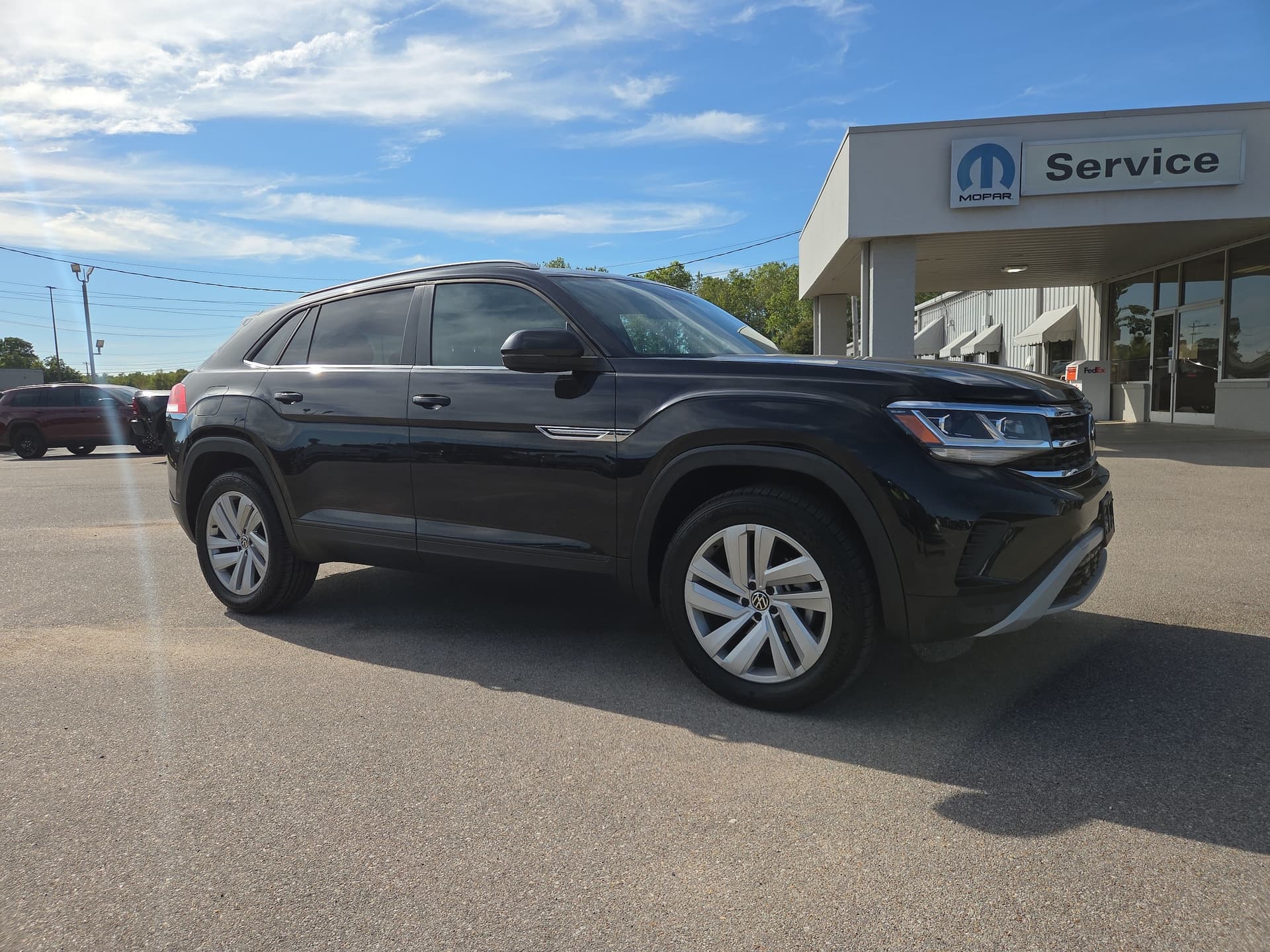 2022 Volkswagen Atlas Cross Sport 3.6L V6 SE w/Technology — photo 1 of 25