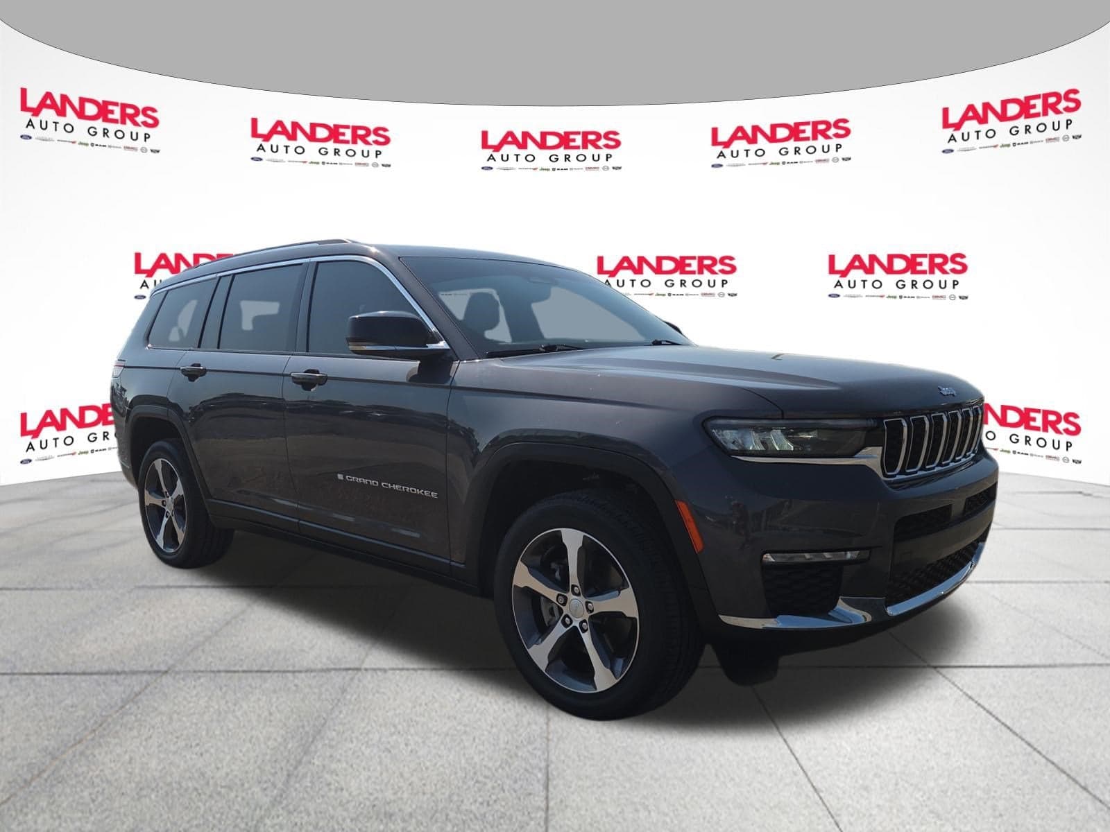 2023 Jeep Grand Cherokee Limited — photo 1 of 27