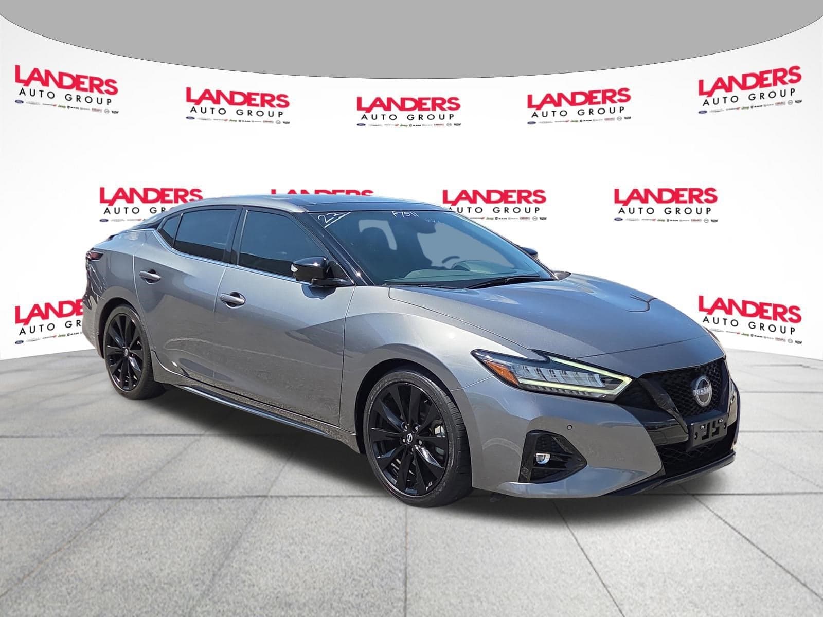 2023 Nissan Maxima SR — photo 1 of 28