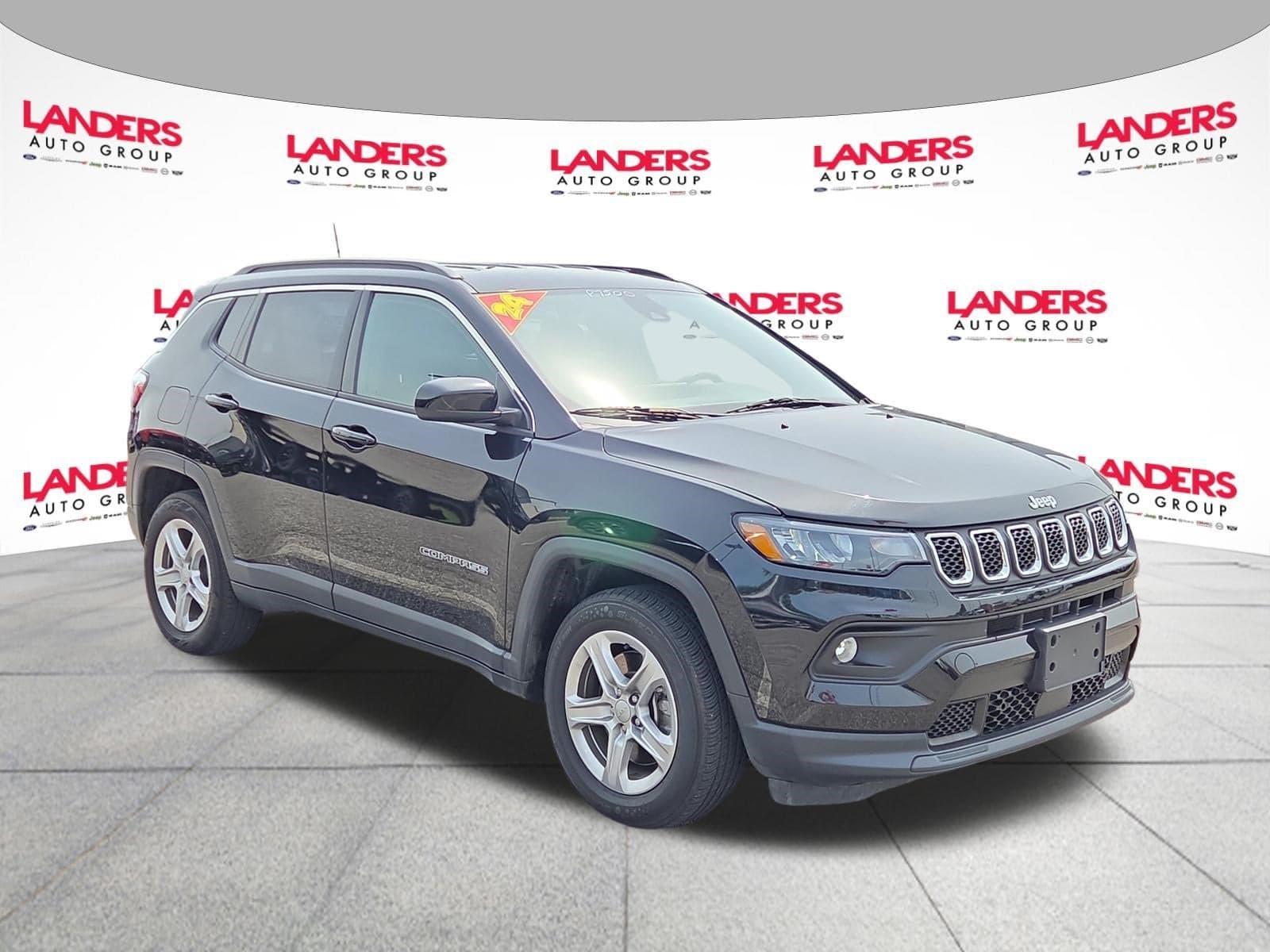 2024 Jeep Compass Latitude — photo 1 of 25
