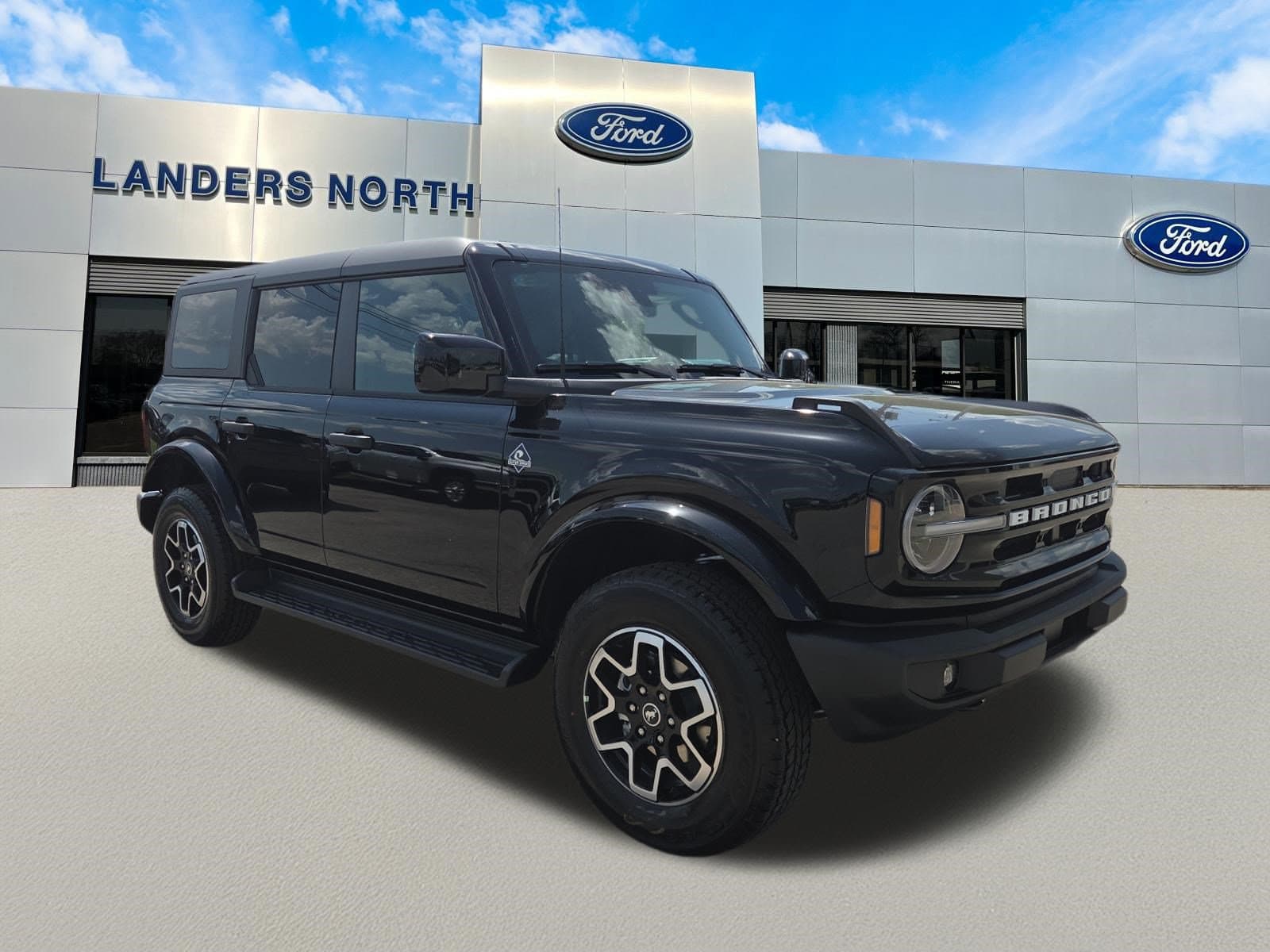 2026 Ford Bronco Outer Banks — photo 1 of 17