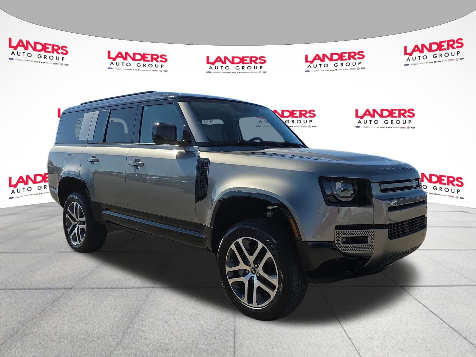 2025 Land Rover Defender X-Dynamic SE — photo 1 of 27