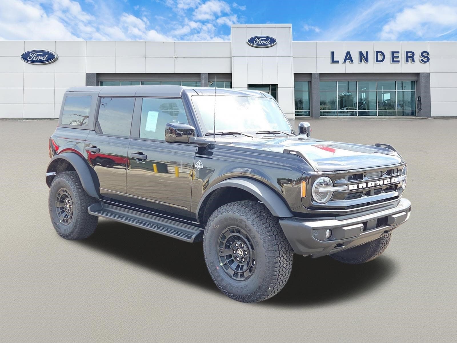2026 Ford Bronco Outer Banks — photo 1 of 16