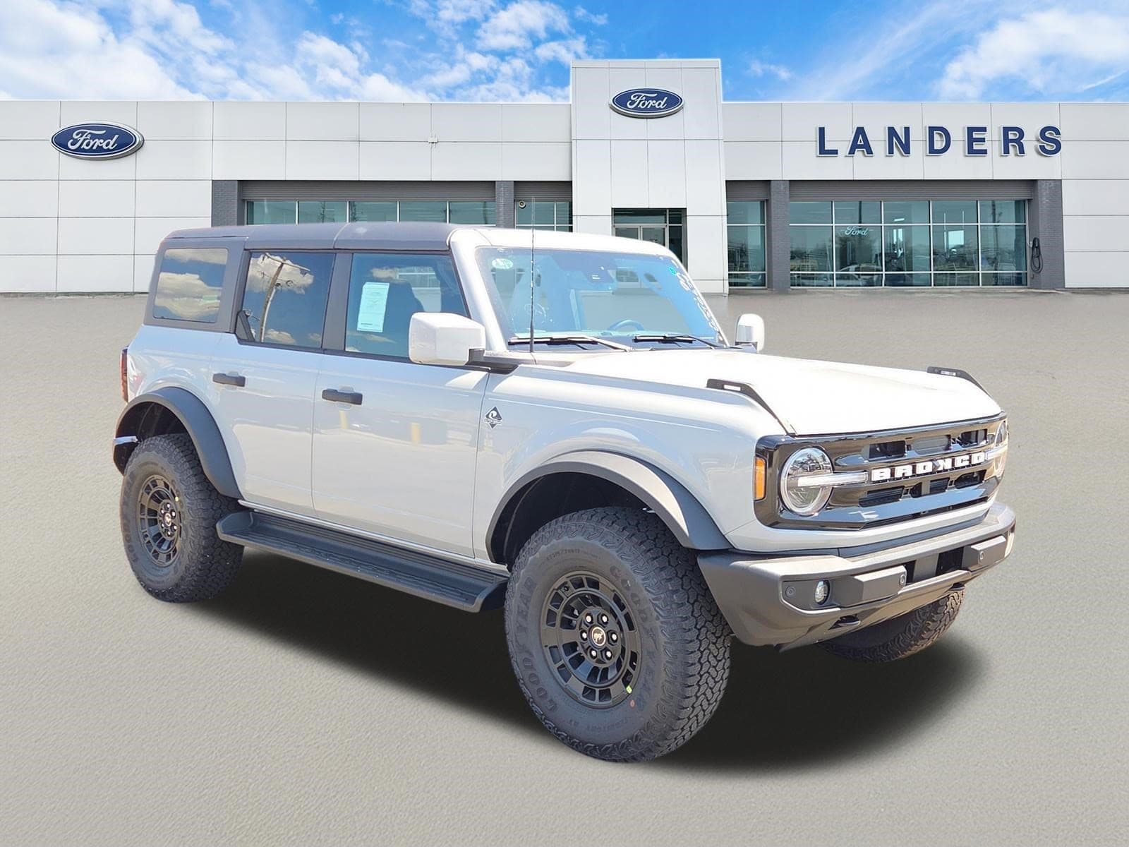 2026 Ford Bronco Outer Banks — photo 1 of 23