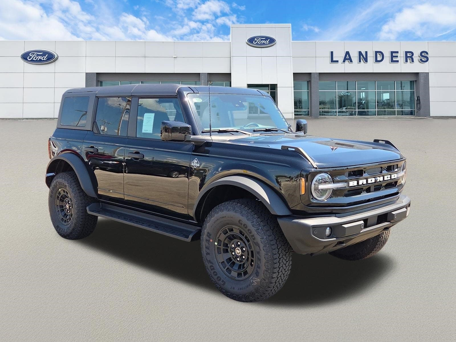 2026 Ford Bronco Outer Banks — photo 1 of 23