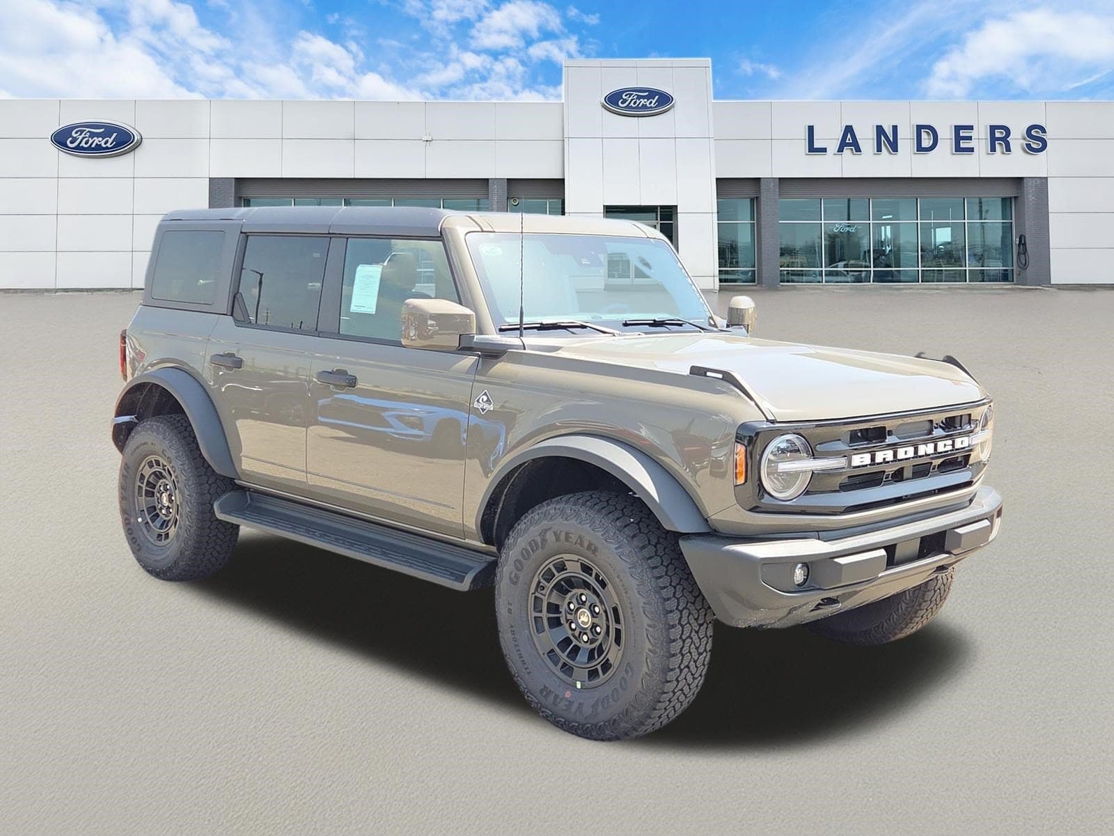 2026 Ford Bronco Outer Banks — photo 1 of 16