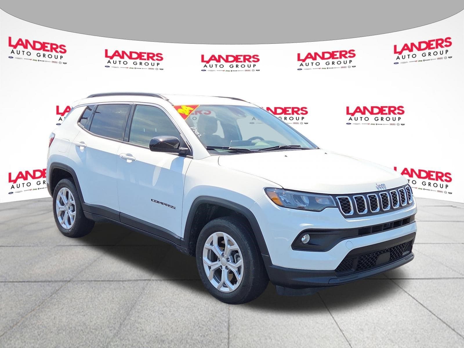 2024 Jeep Compass Latitude — photo 1 of 25