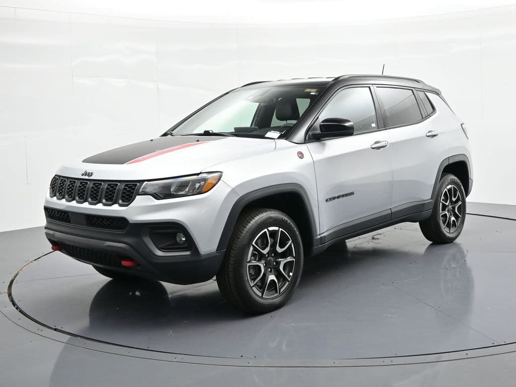 2025 Jeep Compass Trailhawk — photo 1 of 32