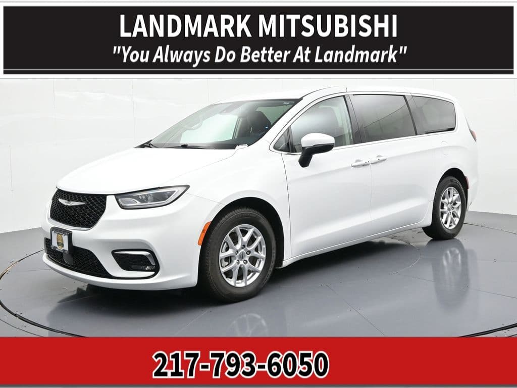 2023 Chrysler Pacifica Touring L — photo 1 of 39