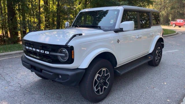 2025 Ford Bronco Outer Banks — photo 1 of 13