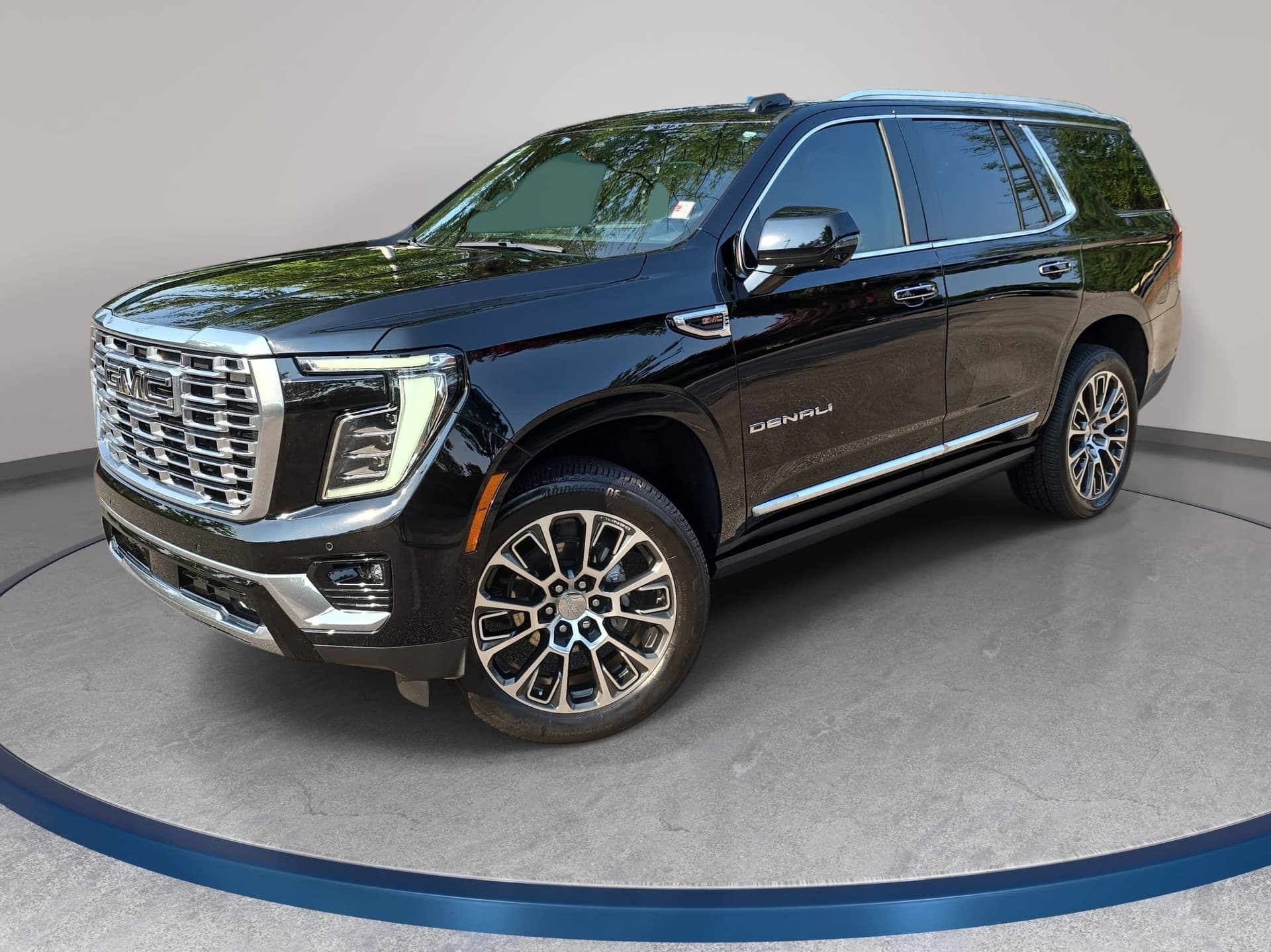 2025 GMC Yukon Denali — photo 1 of 37