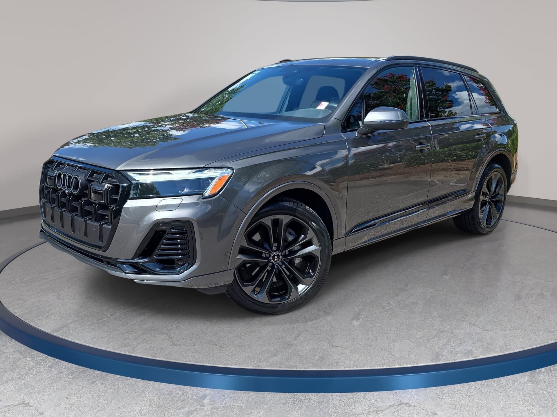 2025 Audi Q7 Premium Plus — photo 1 of 36