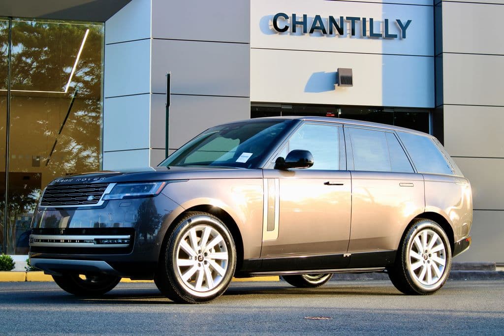 2027 Land Rover Range Rover SE — photo 1 of 30