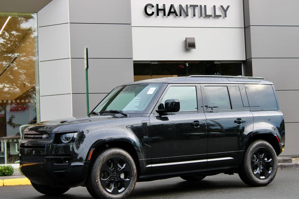 2026 Land Rover Defender X-Dynamic SE — photo 1 of 32