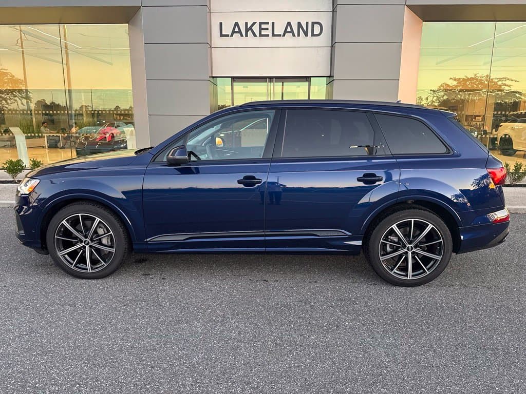 2024 Audi Q7 Base — photo 1 of 10