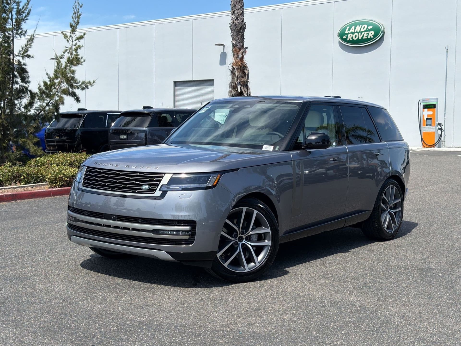 2026 Land Rover Range Rover SE — photo 1 of 31
