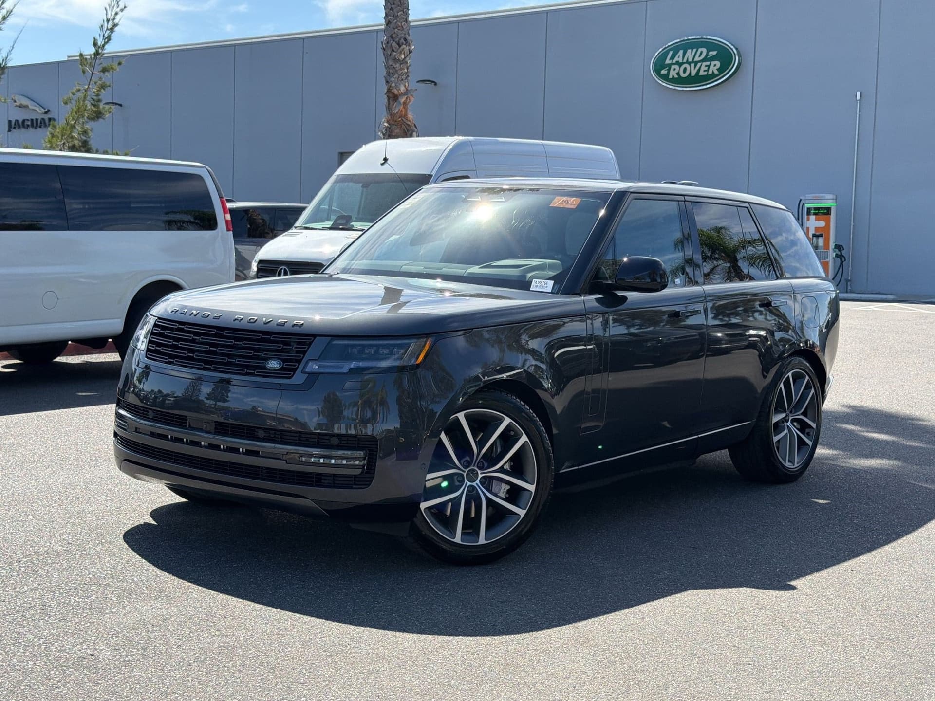2026 Land Rover Range Rover SE — photo 1 of 31