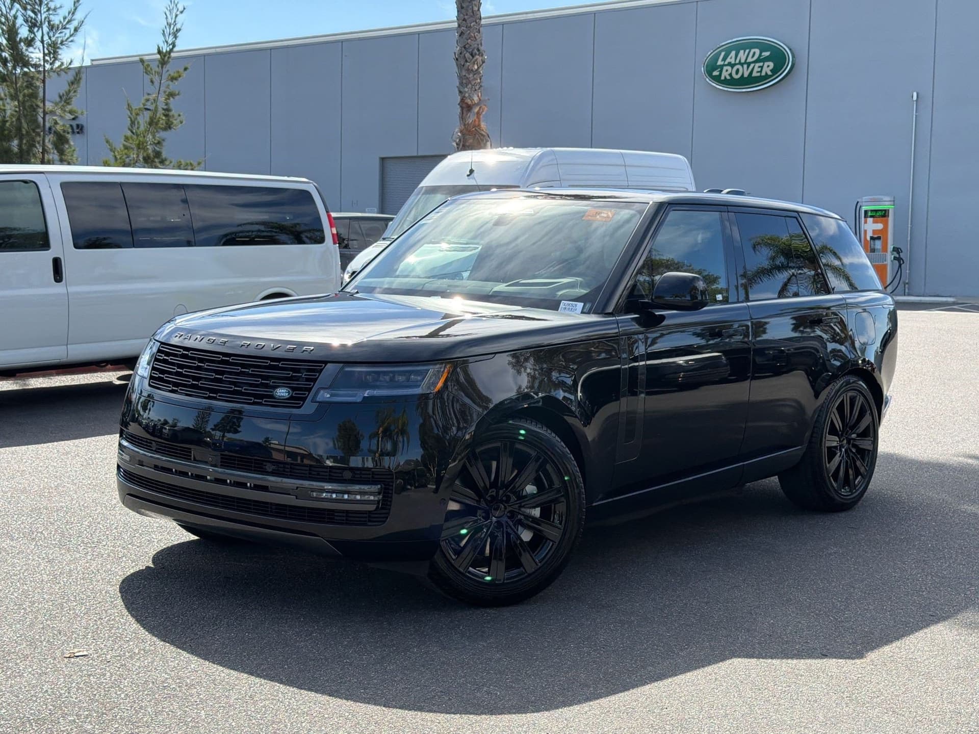 2026 Land Rover Range Rover SE — photo 1 of 31