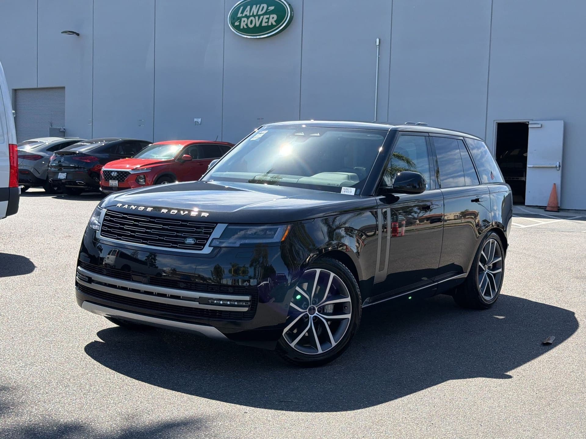 2026 Land Rover Range Rover SE — photo 1 of 31