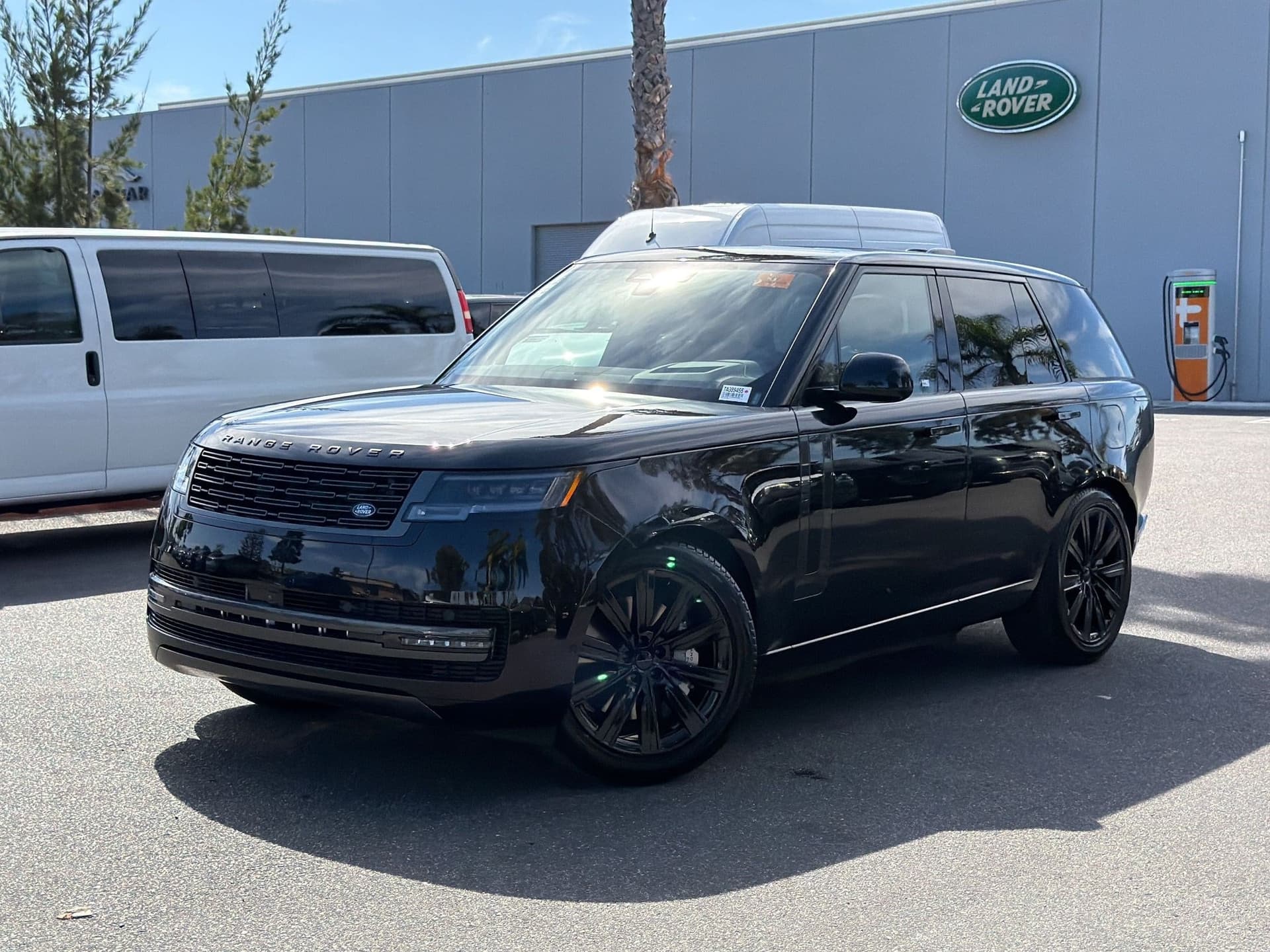 2026 Land Rover Range Rover SE — photo 1 of 31