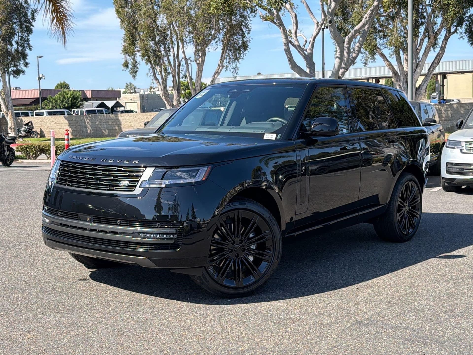 2026 Land Rover Range Rover SE — photo 1 of 31