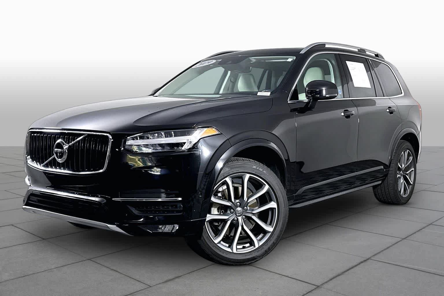 2019 Volvo XC90 Momentum — photo 1 of 34