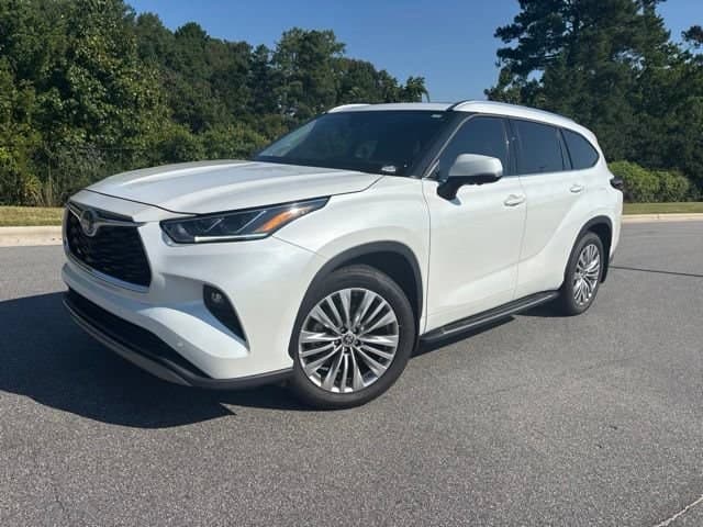 2025 Toyota Highlander Platinum — photo 1 of 13