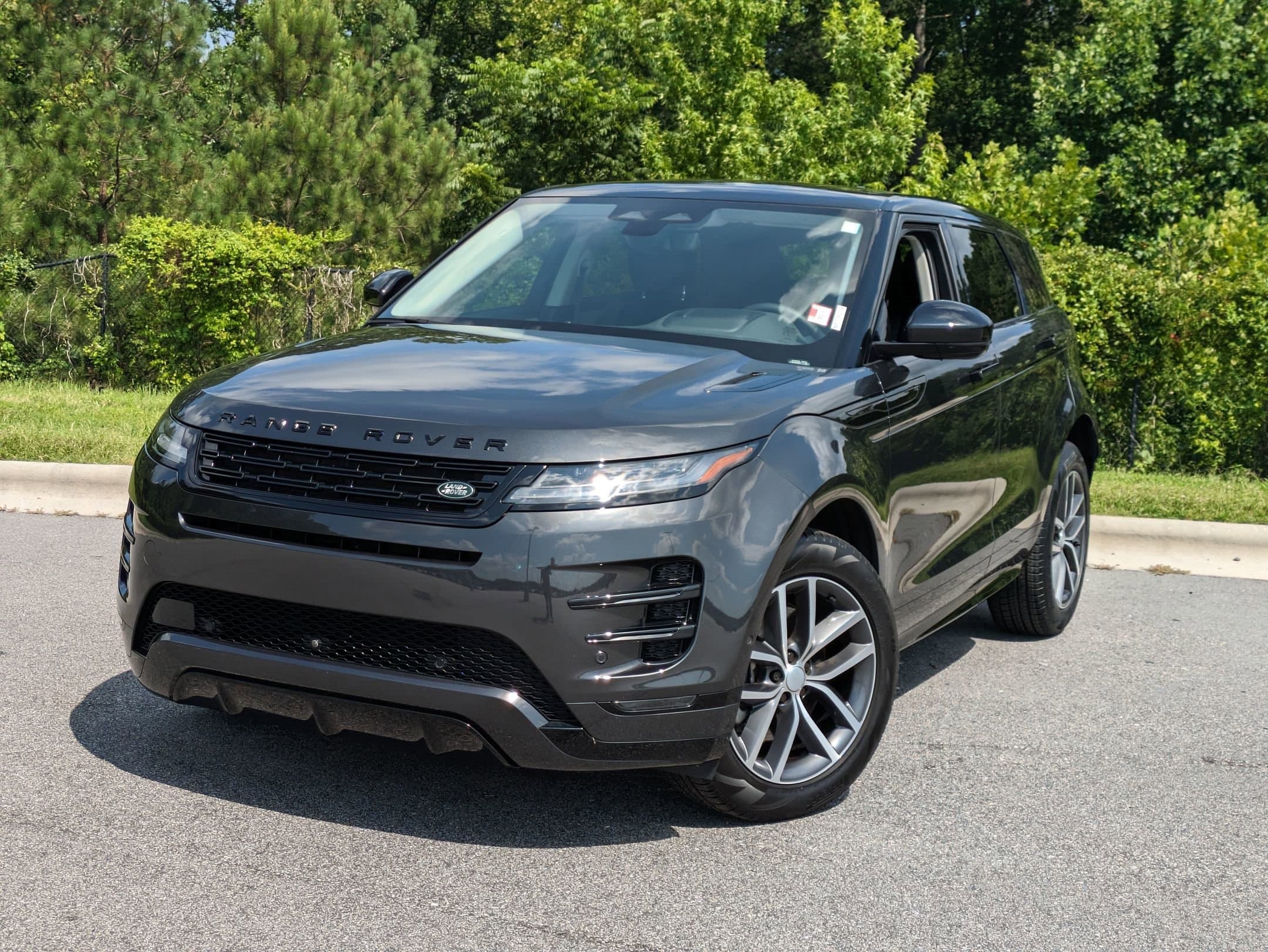Foto de 2024 Land Rover Range Rover Evoque Dynamic SE