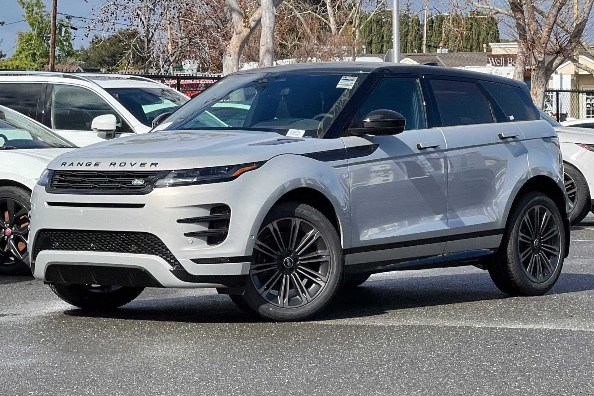 2026 Land Rover Range Rover Evoque Dynamic SE — photo 1 of 31