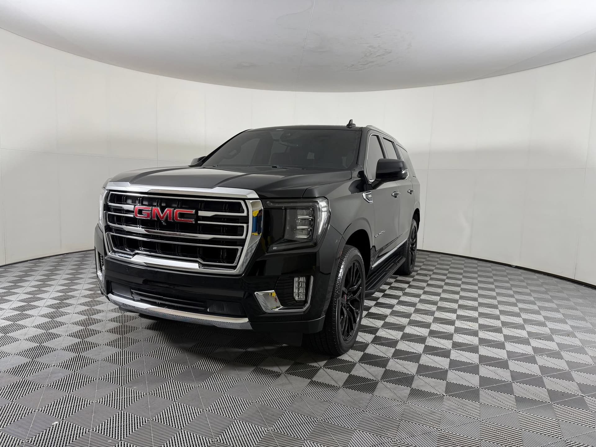 2021 GMC Yukon SLT — photo 1 of 22