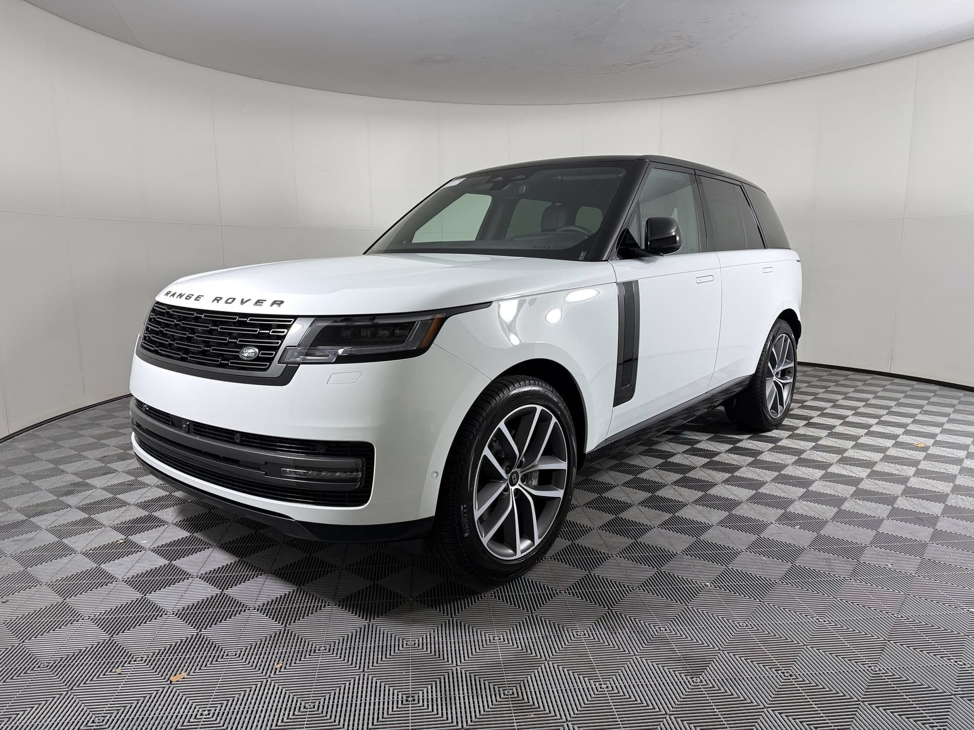 2027 Land Rover Range Rover SE — photo 1 of 27