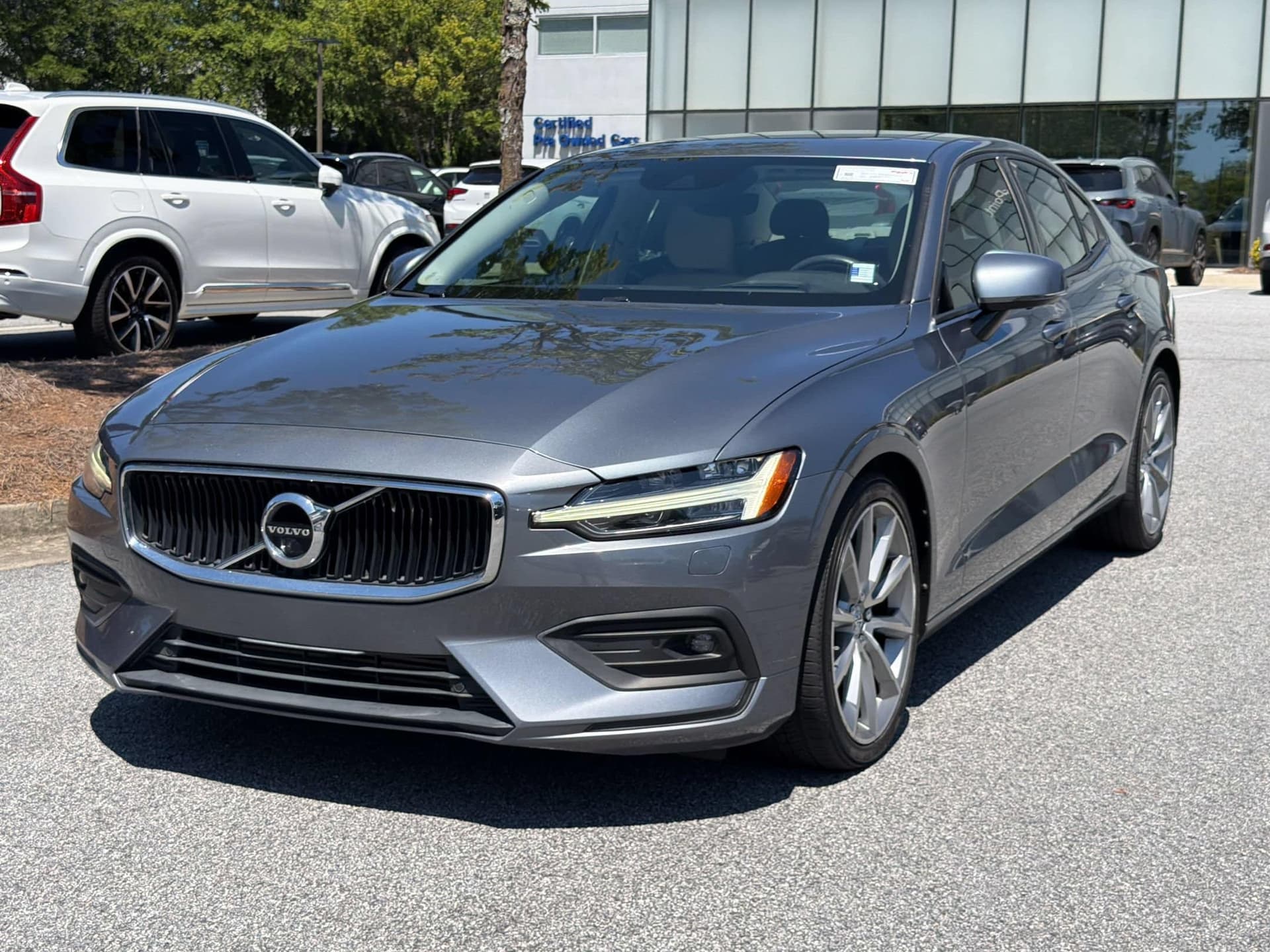 2020 Volvo S60 Momentum — photo 1 of 31