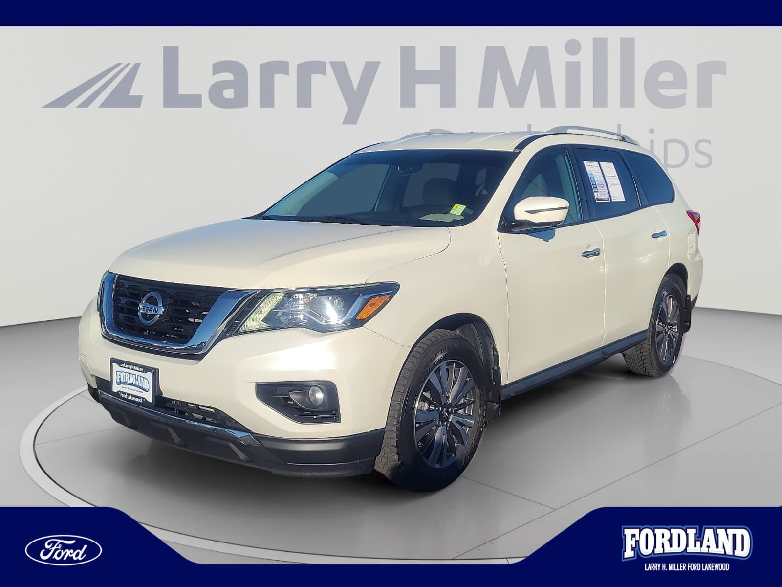 2017 Nissan Pathfinder SL — photo 1 of 33