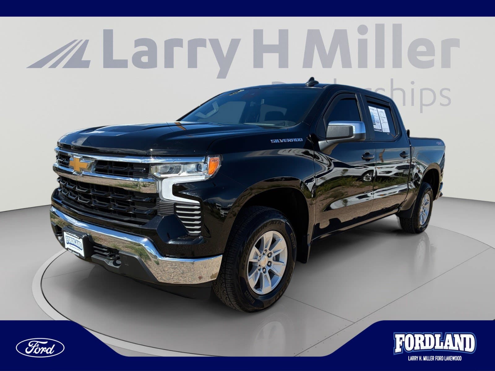2024 Chevrolet Silverado 1500 LT — photo 1 of 31