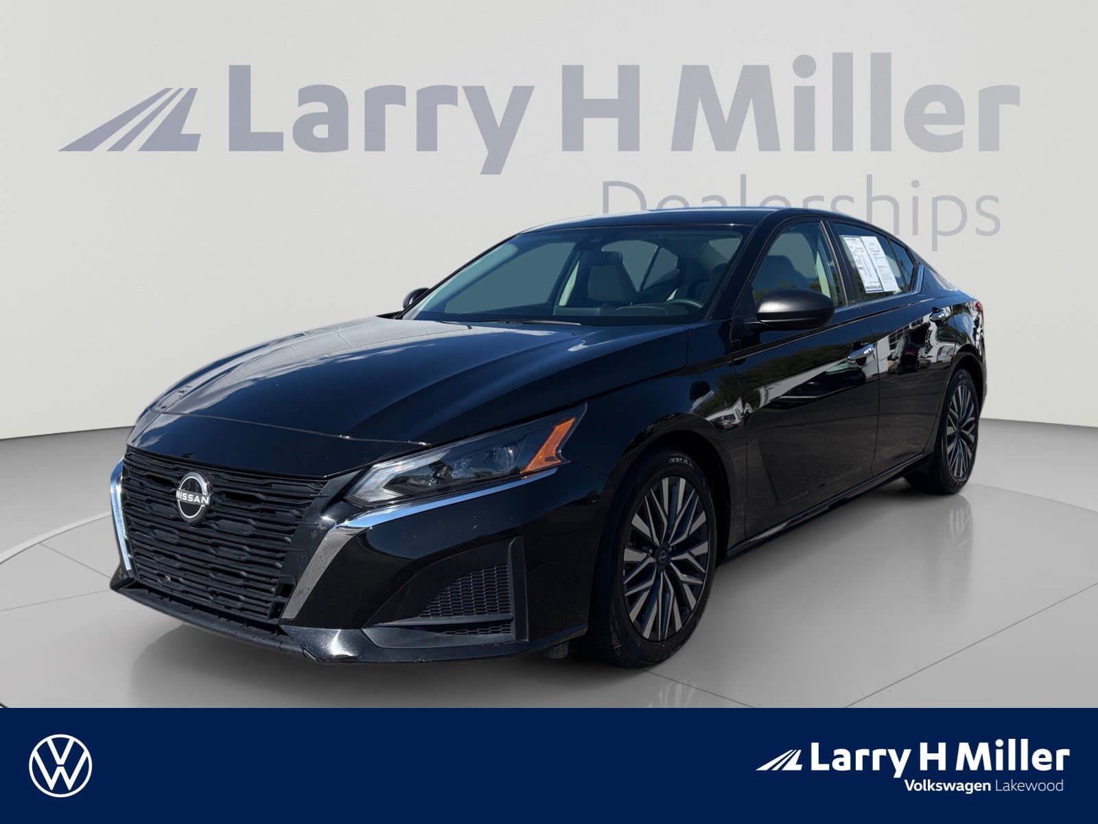 2025 Nissan Altima SV — photo 1 of 35