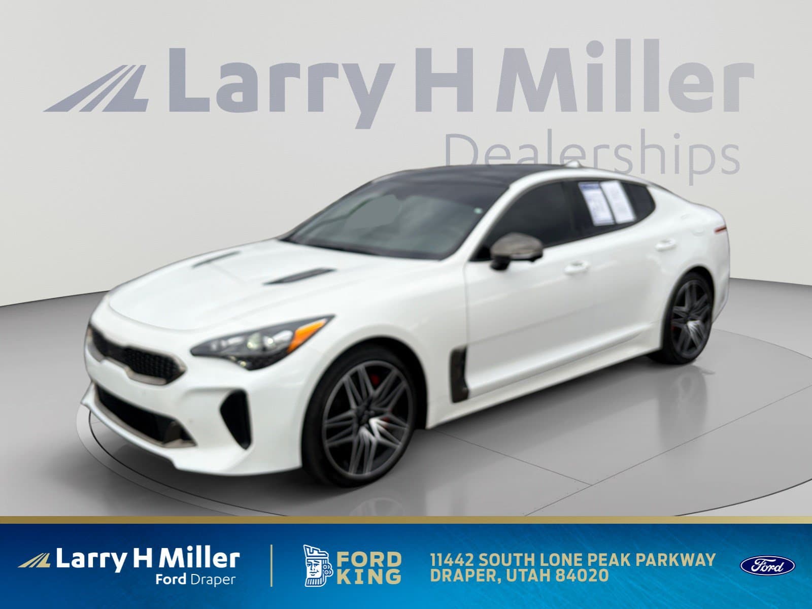 2022 Kia Stinger GT2 — photo 1 of 34
