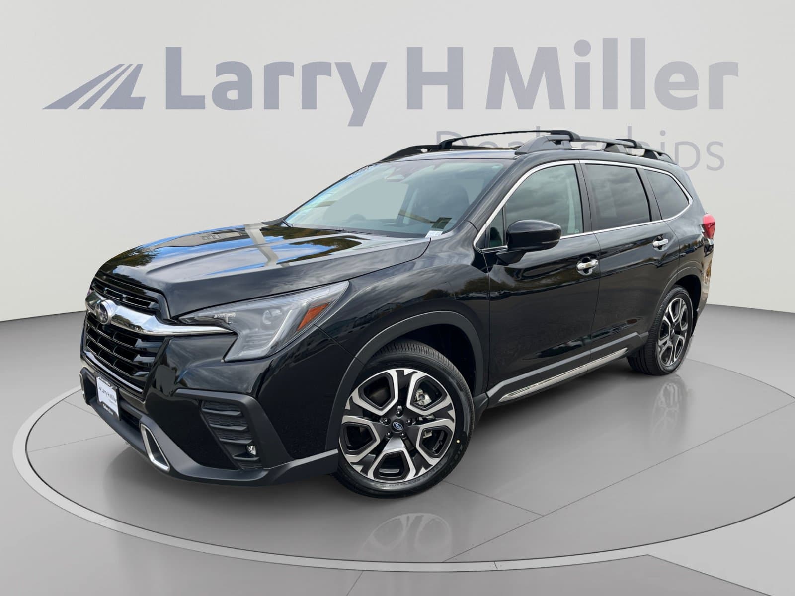 2024 Subaru Ascent Touring — photo 1 of 35