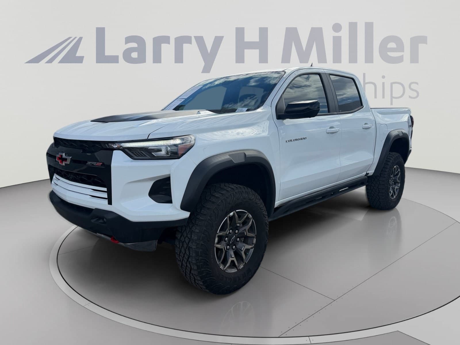 2024 Chevrolet Colorado 4WD ZR2 — photo 1 of 36