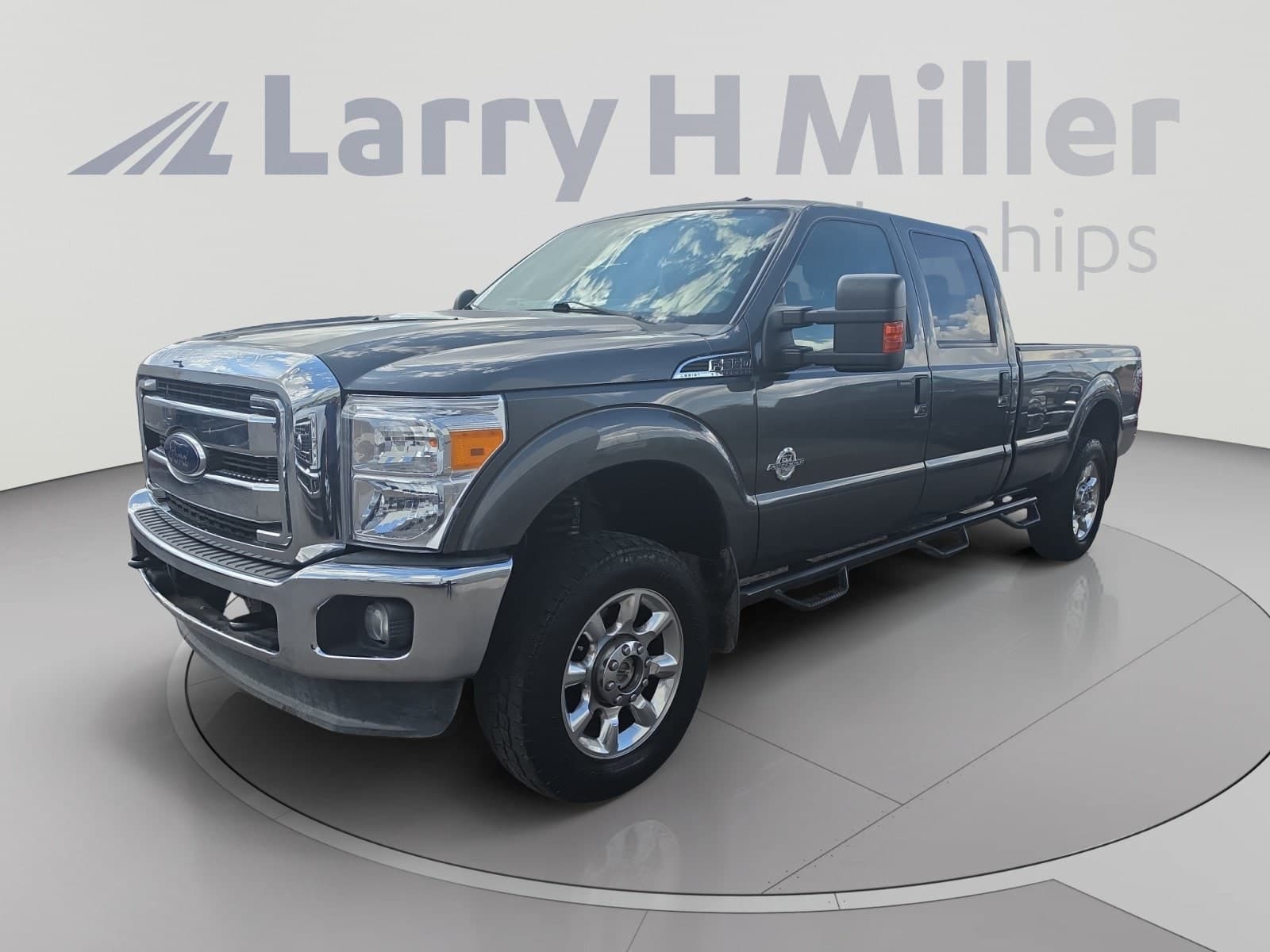 2015 Ford Super Duty F-350 SRW Lariat — photo 1 of 36